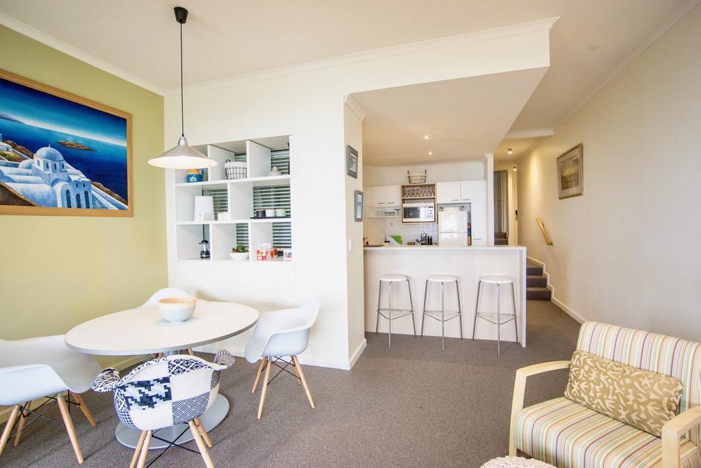 Lorne Beachfront Accommodation Bagian luar foto